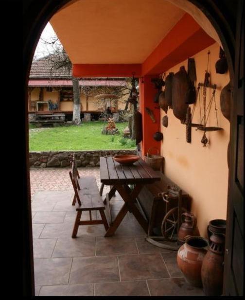 Arts And Crafts Guesthouse Baia Sprie Bagian luar foto
